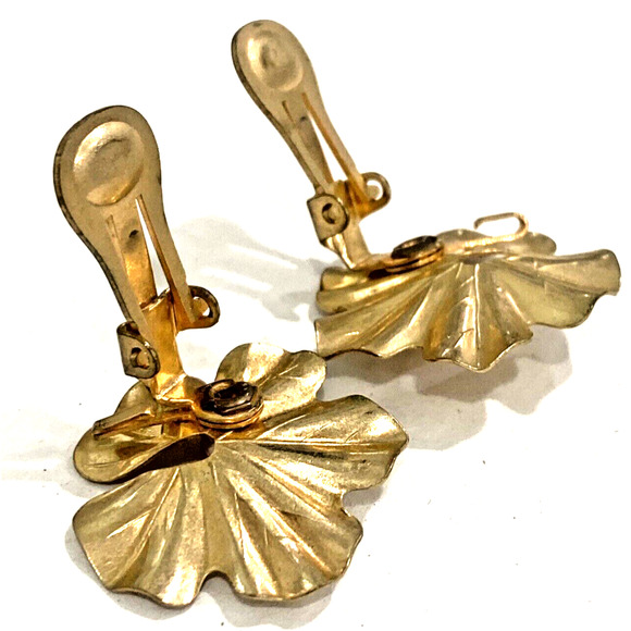Vintage clip on earrings red beads textured dimensional golden lotus lily pad - Picture 5 of 6